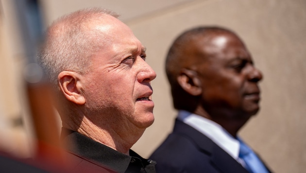 Defense Secretaries Gallant and Lloyd (Bild: Getty Images/Andrew Harnik)