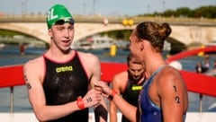 Daniel Wiffen nach seiner Teilnahme am 10-km-Freiwasserschwimmen in der Seine. (Bild: AP ( via APA) Austria Presse Agentur/ASSOCIATED PRESS)