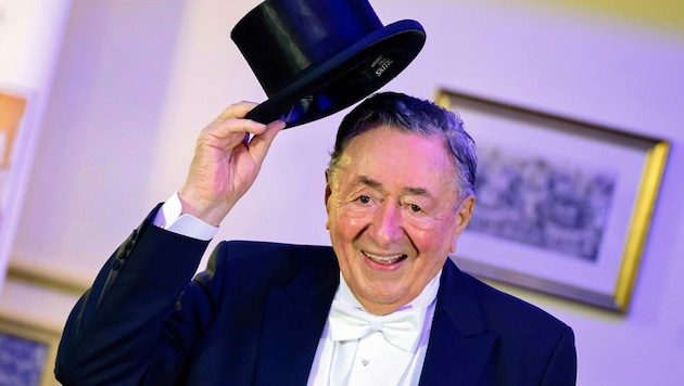 Great sadness for Richard Lugner: "Krone" has learned that the opera ball zampano has died at the age of 91. (Bild: APA/MAX SLOVENCIK)