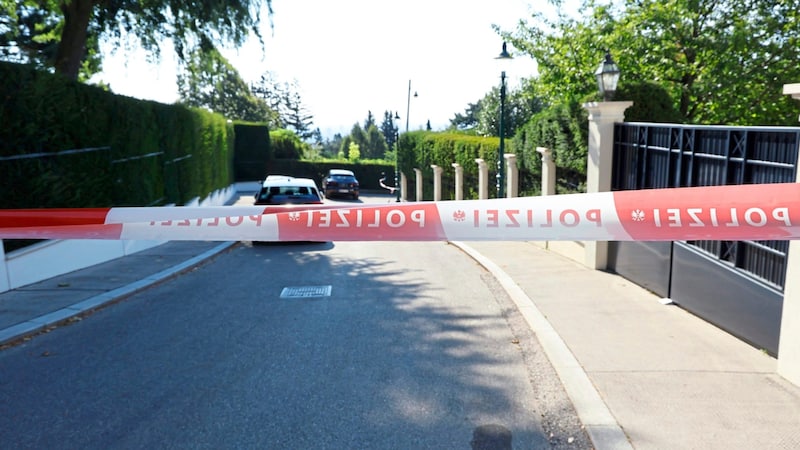 On Monday morning, a rescue operation was carried out at Lugner's villa in Döbling. (Bild: Groh Klemens/Klemens Groh)