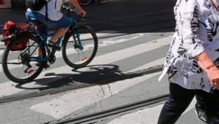 Im Vorjahr endeten Unfälle mit Senioren für 260 Personen mit dem Tod. Gegenüber dem Jahr 2014 ein Anstieg von 58 Prozent, wie das Kuratorium für Verkehrssicherheit betont (Symbolbild). (Bild: Birbaumer Christof)