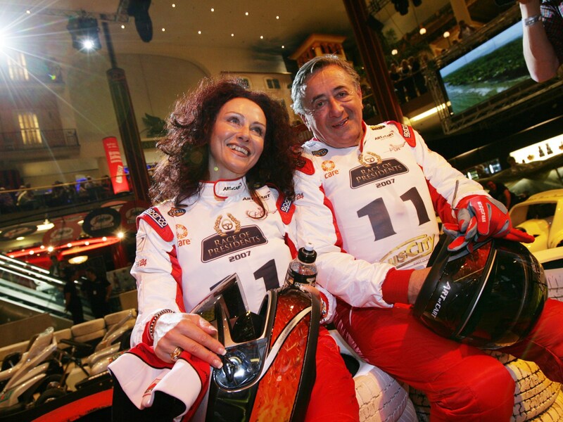 Cart trophy in Plus City for a good cause: in 2007 he came with his wife Christina "Mausi" Lugner. They divorced a few months later. (Bild: Kronen Zeitung/Chris Koller)