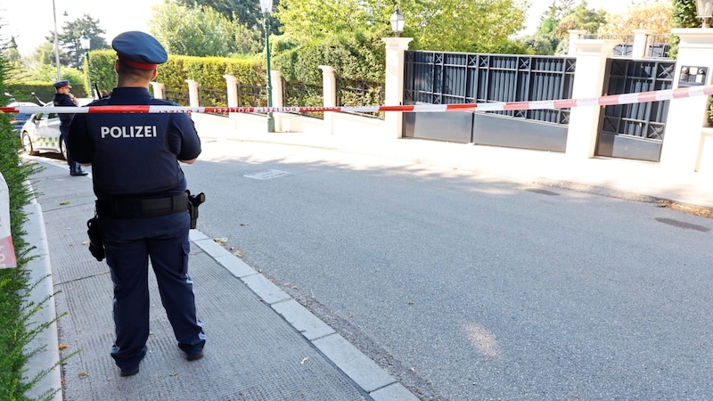 In seinem Haus in der Himmelstraße besuchte Conny Bischofberger ihn zum Interview. Am Montag riegelte die Polizei die Zufahrt großräumig ab. (Bild: Groh Klemens/Klemens Groh)