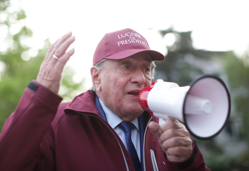 55.313 Oberösterreicher kreuzten Richard Lugners Namen an, als er sich 1998 als Bundespräsident zur Wahl stellte.  (Bild: picturedesk.com)