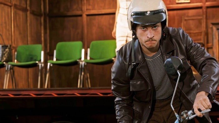 Moretti shines in Anna Bergmann's production of "The Broken Jug". 