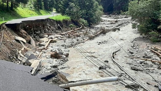 The L19 state road was washed away by up to 80 meters in places. (Bild: Elisa Aschbacher)