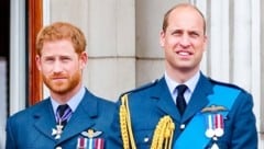 Es ist kompliziert: Zwischen Harry (l.) und Prinz William gibt es seit geraumer Zeit nicht mehr viel zu besprechen. (Bild: ORF)