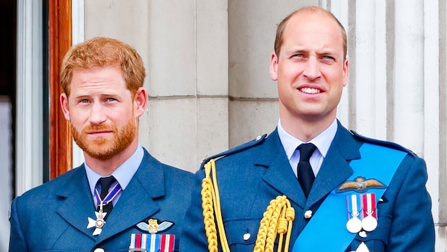 Es ist kompliziert: Zwischen Harry (l.) und Prinz William gibt es seit geraumer Zeit nicht mehr viel zu besprechen. (Bild: ORF)