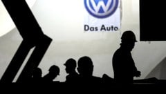 Der neue VW-Haustarif enthält auch eine Notfallklausel, die zu Lohnkürzungen führen könnte. (Bild: APA/AFP)