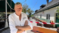 Kollerwirt-Chef Tom Soete, gezeichnet von der Hammer-Attacke der Räuber. (Bild: Elisa Aschbacher)