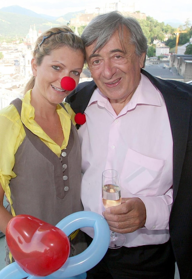 In 2009, the master builder had a red nose and balloons on offer for his flame Bettina ("Hasi") at an event at the M32 am Mönchstberg (Bild: Markus Tschepp)