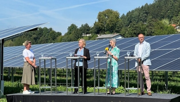 Carinthia's first "Agri-PV plant" near Thalsdorf: Minister Leonore Gewessler also attended the opening. (Bild: Hannes Mößlacher)