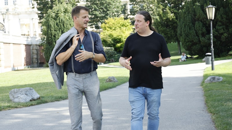 ServusTV-Moderator Michael Fleischhacker im Gespräch mit „Krone“-Redakteur Robert Fröwein. (Bild: Reinhard Holl)