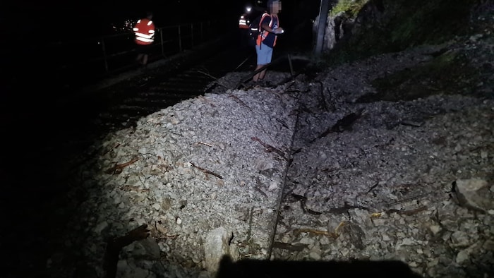 In Tirol strandeten zwei Züge. Einer musste sogar evakuiert werden.