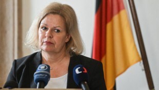 Die deutsche Innenministerin Nancy Faeser (Bild: APA/AFP/Michal Cizek)