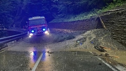 Auf der Hochkönigbundesstraße kam es zu einem Murenabgang. (Bild: Freiwillige Feuerwehr Bischofshofen)