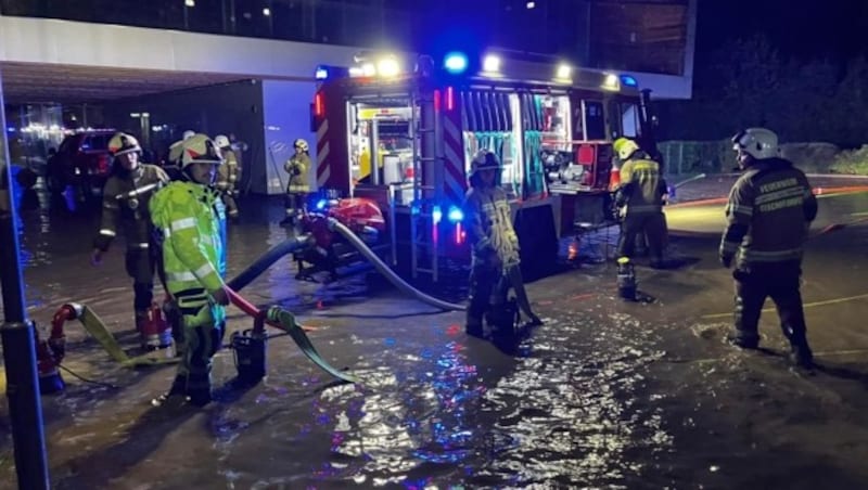 The Salzburg emergency services were in constant action last night due to the storm. (Bild: Feuerwehr Bischofshofen)