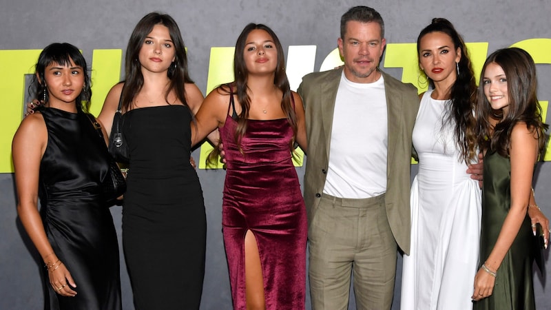 Matt Damon and wife Luciana Barroso with their daughters Alexia Barroso and Isabella, Gia and Stella Damon (from left) (Bild: APA/Evan Agostini/Invision/AP)