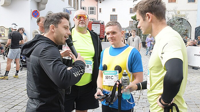 Krone-Moderator Michael Fally mit dem stärksten Mann der Welt Franz Müllner, dem blinden ...