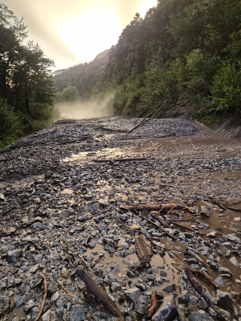 One of the huge mudslides that buried the B171. (Bild: zVg)