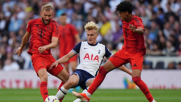 Konrad Laimer (links im Bild bei Bayerns Testmatch gegen Tottenham am vergangenen Samstag) (Bild: APA/PA Wire)