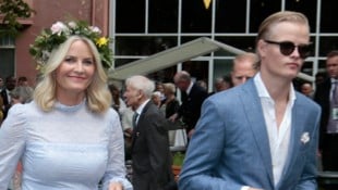 Die norwegische Kronprinzessin Mette-Marit muss sehr stark sein. Die Enthüllungen über ihren ältesten Sohn Marius stürzen nicht nur sie, sondern die ganze norwegische Monarchie in eine Krise. (Bild: APA/AFP/NTB/Lise Åserud)