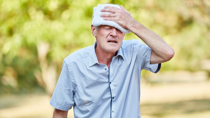 Die gegenwärtige Hitze macht vielen zu schaffen, gerade ältere Menschen leiden darunter.