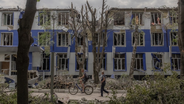 Das Geld soll in die zerstörte Infrastruktur fließen. (Bild: AFP/Roman PILIPEY)