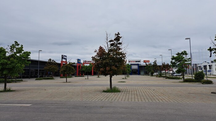 Grau in grau – Gewerbegebiet in Wiener Neustadt