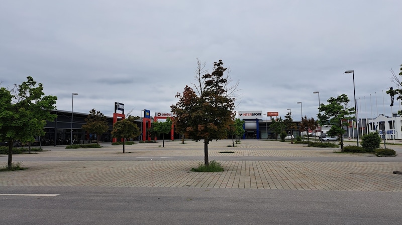 Gray in gray - industrial area in Wiener Neustadt (Bild: Vernunft statt Ostumfahrung)