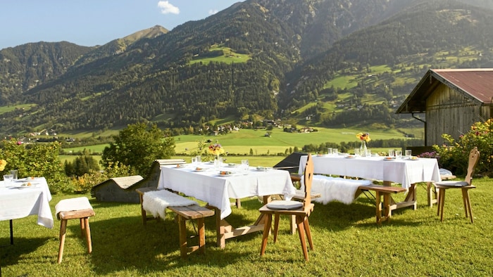 Auch im Gasteinertal stehen beim Salzburger Bauernherbst die Hoftüren offen, und die Tische sind ...