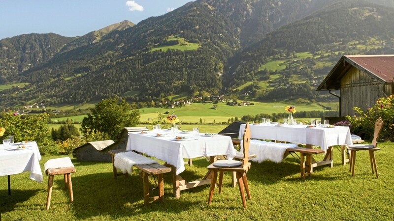 Auch im Gasteinertal stehen beim Salzburger Bauernherbst die Hoftüren offen, und die Tische sind gedeckt. (Bild: KTVB Hofgastein; Manuel Marktl/Marktl Photography)