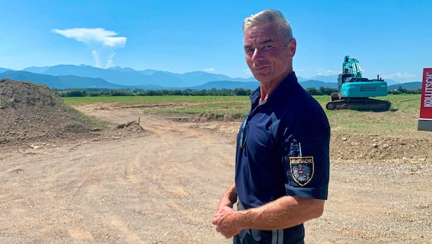 Colonel Gramm on the construction site where Austria's most modern prison is being built. (Bild: Wassermann Kerstin)