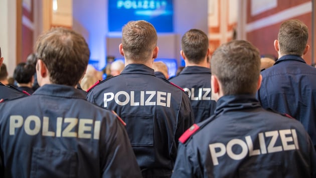 Der Ex-Häftling drückt die Polizei-Schulbank. (Symbolbild) (Bild: Kerschbaummayr Werner)