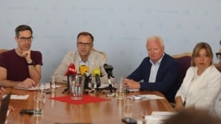 Dankl, Auinger, Kreibich und Schiester präsentierten ihre Arbeit der ersten 100 Tage in der Salzburger Stadtregierung. (Bild: Tröster Andreas)