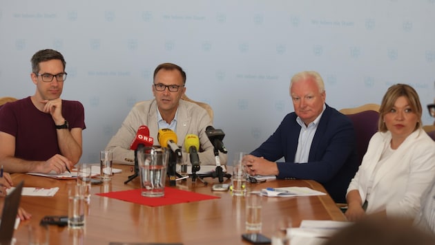 Dankl, Auinger, Kreibich und Schiester präsentierten ihre Arbeit der ersten 100 Tage in der Salzburger Stadtregierung. (Bild: Tröster Andreas)