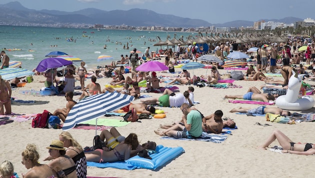 Die jüngste Hitzewelle brachte Einheimische und Touristen auf Mallorca ins Schwitzen. (Bild: AFP)