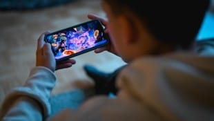 Schon 89 Prozent der Elf- bis 18-Jährigen besitzen ein eigenes Smartphone.