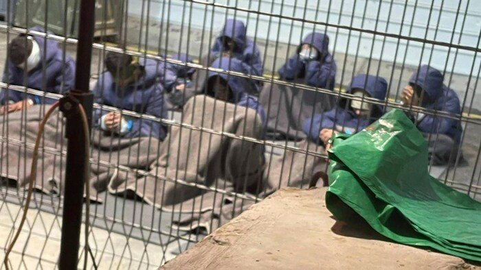 Palestinian prisoners in an Israeli detention center (symbolic image)