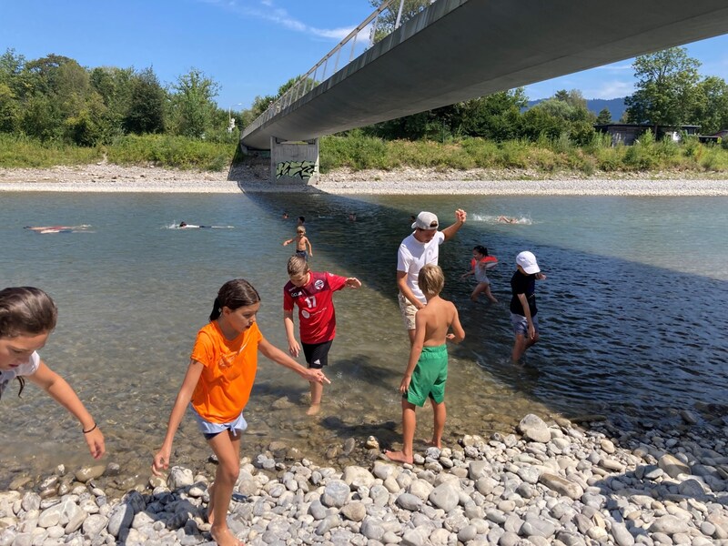 After training, they cooled off in the cool Ach. (Bild: TC Hard)