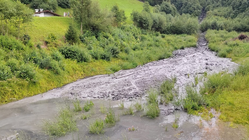 Übergelaufener Bach in Ramsau. (Bild: zoom.tirol)