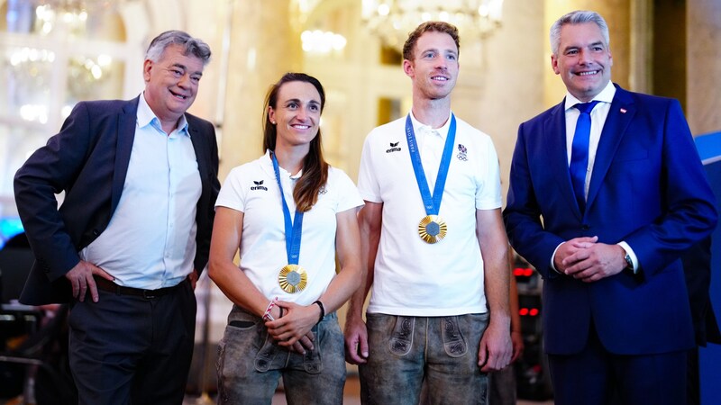 Lara Vadlau/Lukas Mähr with Sports Minister Werner Kogler and Federal Chancellor Karl Nehammer (Bild: APA/EVA MANHART)