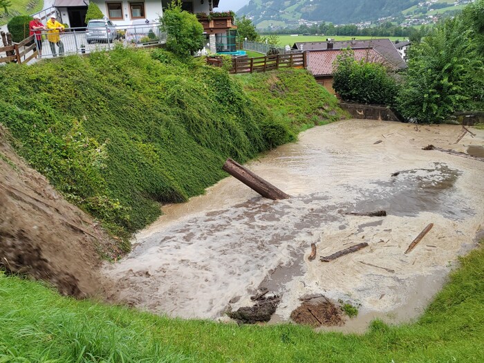In Ramsau füllte sich dieses Rückhaltebecken mit Holz und Geröll.