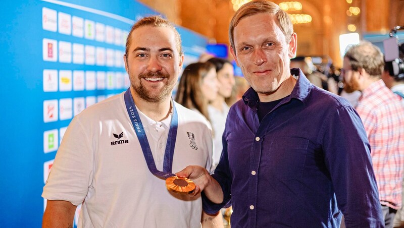 "Krone" reporter Christian Mayerhofer is also allowed to attack Valentin Bontus' Goldene. (Bild: Urbantschitsch Mario/Mario Urbantschitsch)