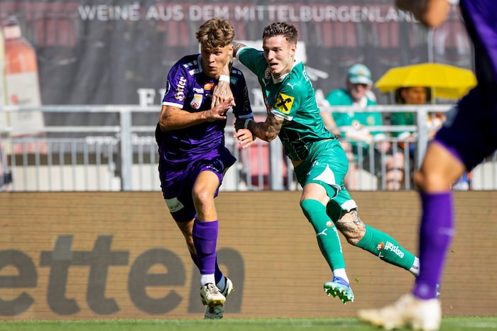 Robatsch (li.) war gegen Rapid einer von elf Österreichern, die bei der Austria am Feld standen.