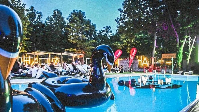 In der Pratersauna wird heute auch am Tag gefeiert. Um 15 Uhr beginnt die Day Party am Pool.
