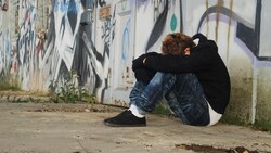 Lukas (Name geändert, Symbolbild) hatte es von Kindheitstagen an nicht leicht in seinem Leben.