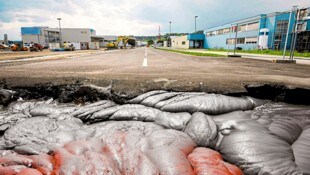 Parkplätze und deren Zufahrten sind oft heiße Asphaltwüsten. (Montage)
