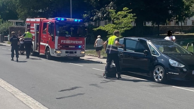 The fire department opened the locked car. (Bild: HFW Villach)