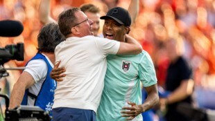 Ralf Rangnick (links) baut weiter auf Kapitän David Alaba. 